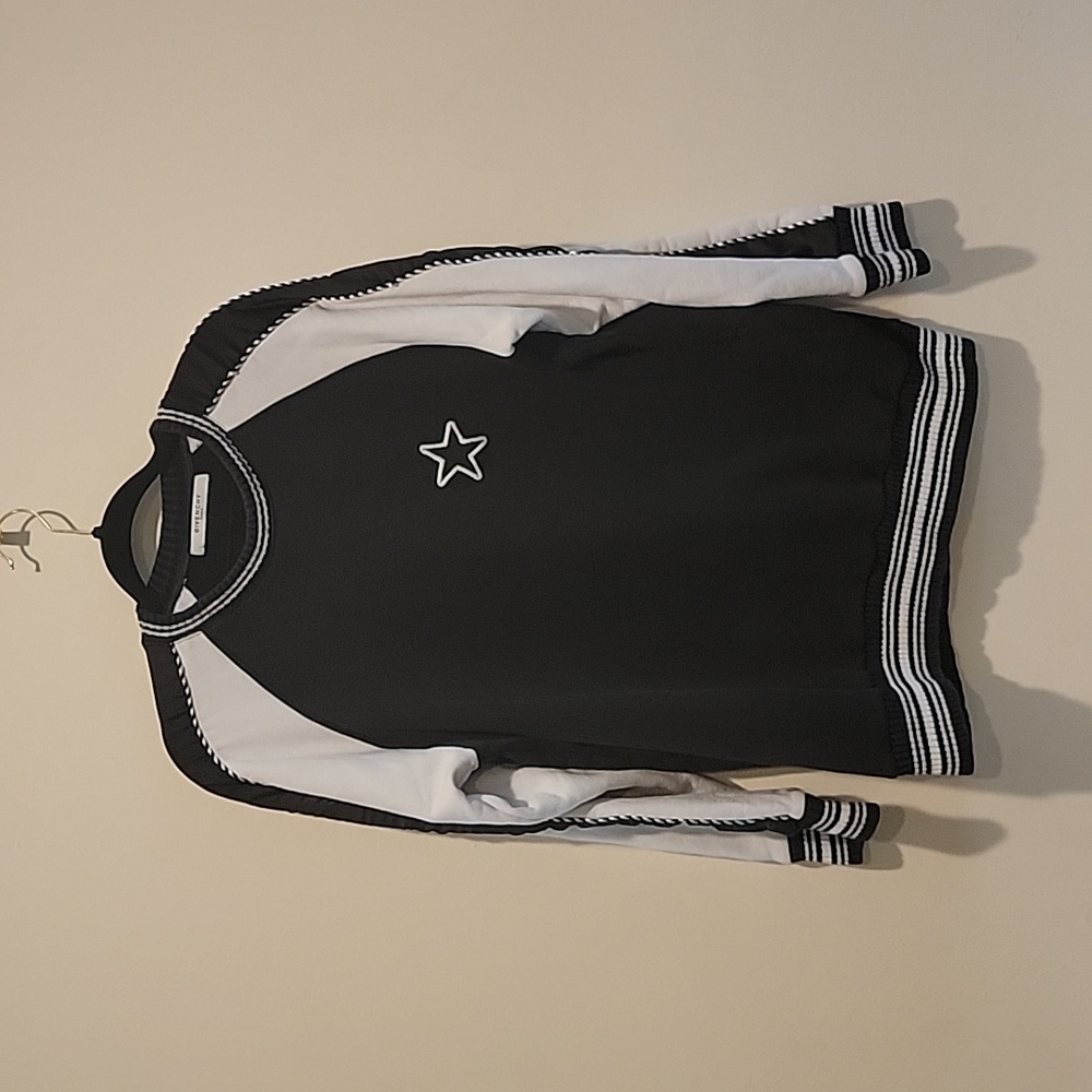 Givenchy Black & White Star Patch Raglan Crewneck Sweatshirt (Unisex Medium)